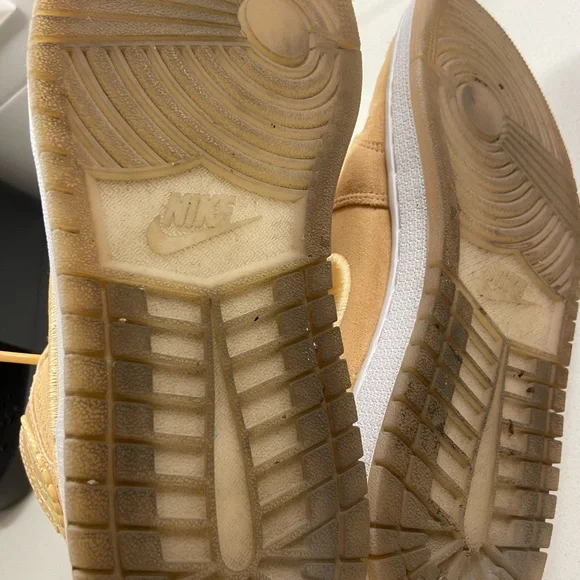 Jordan 1 Season of Her: Ice Peach (Women’s) - Picture 5 of 6